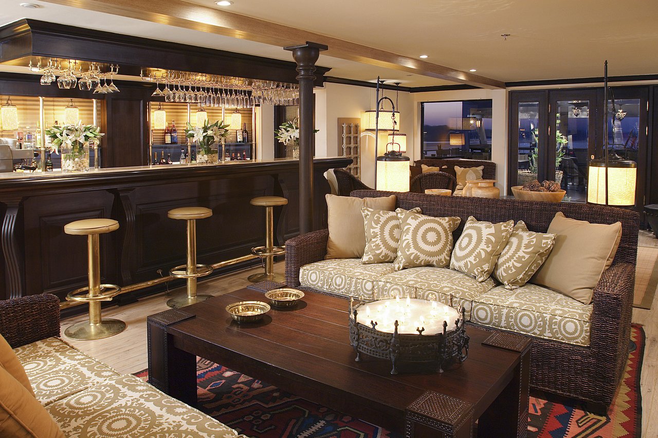 Sun Boat III bar lounge